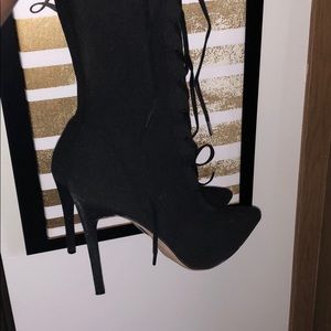 Court style boots